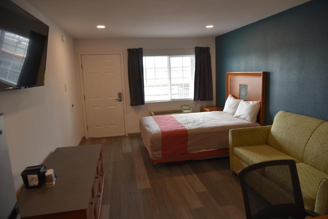 Town Place Studio Apartment Snyder Екстер'єр фото