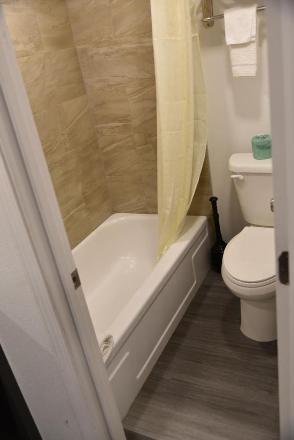 Town Place Studio Apartment Snyder Екстер'єр фото
