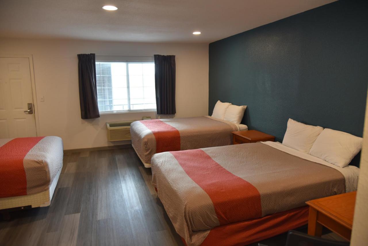 Town Place Studio Apartment Snyder Екстер'єр фото
