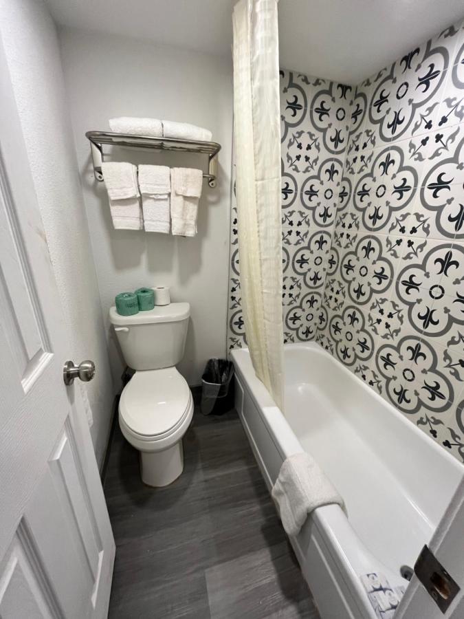 Town Place Studio Apartment Snyder Екстер'єр фото