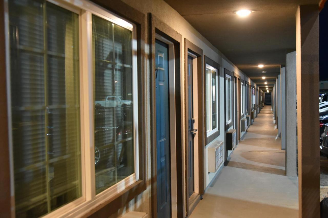 Town Place Studio Apartment Snyder Екстер'єр фото