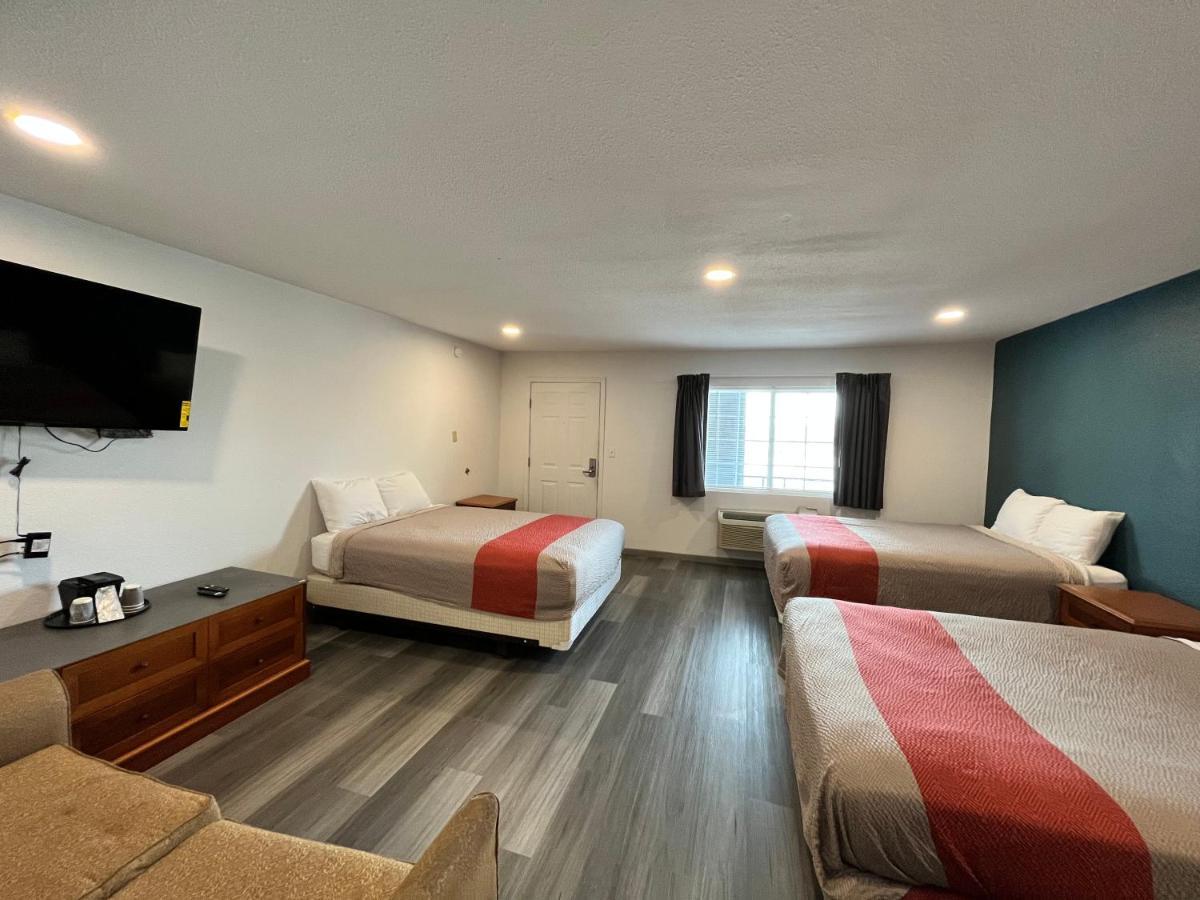 Town Place Studio Apartment Snyder Екстер'єр фото