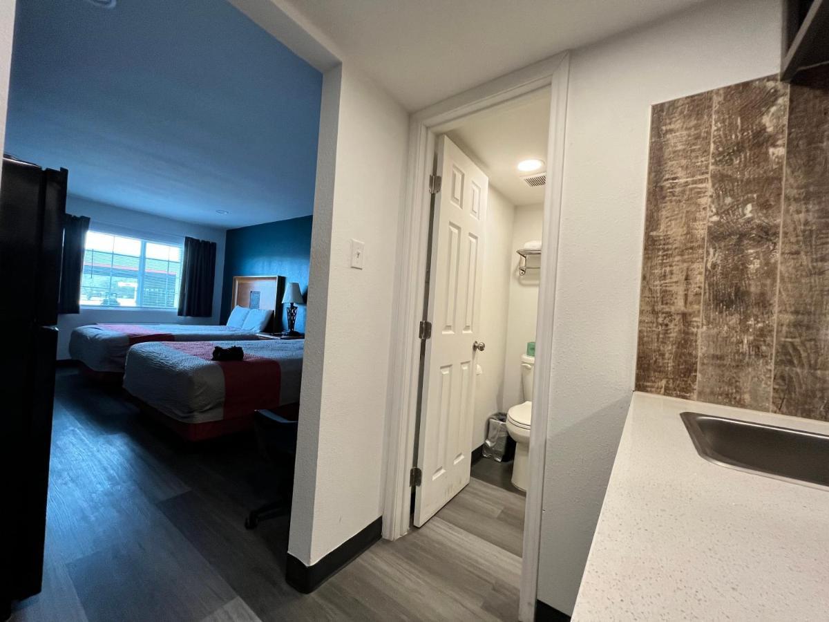 Town Place Studio Apartment Snyder Екстер'єр фото