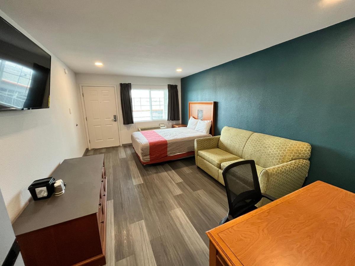 Town Place Studio Apartment Snyder Екстер'єр фото