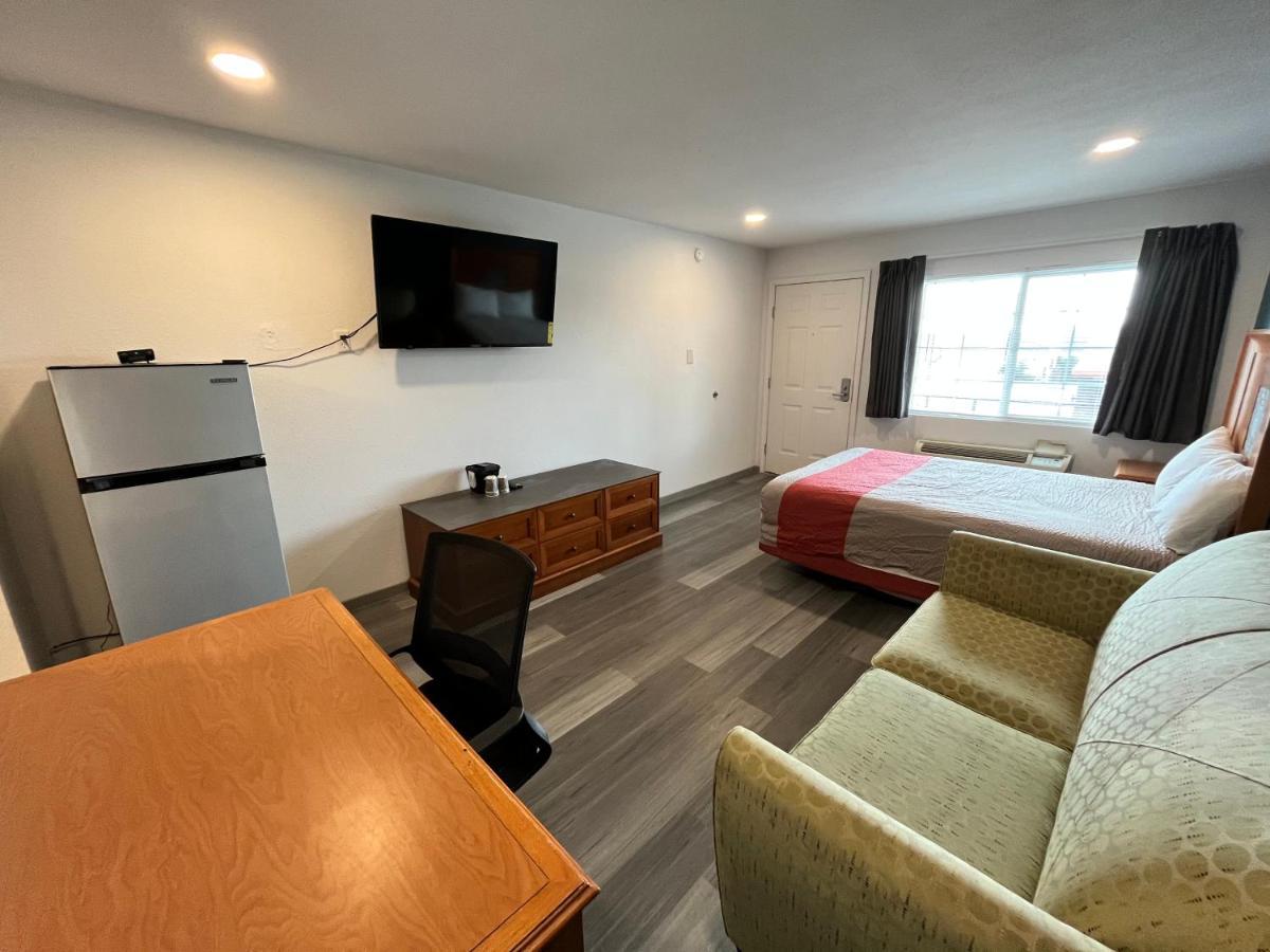 Town Place Studio Apartment Snyder Екстер'єр фото